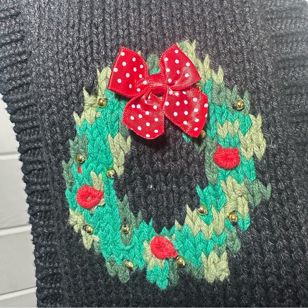 Vintage Christmas Sweater Vest | Bow Wreath Detail | Ugly Christmas Sweater L - Picture 3 of 8